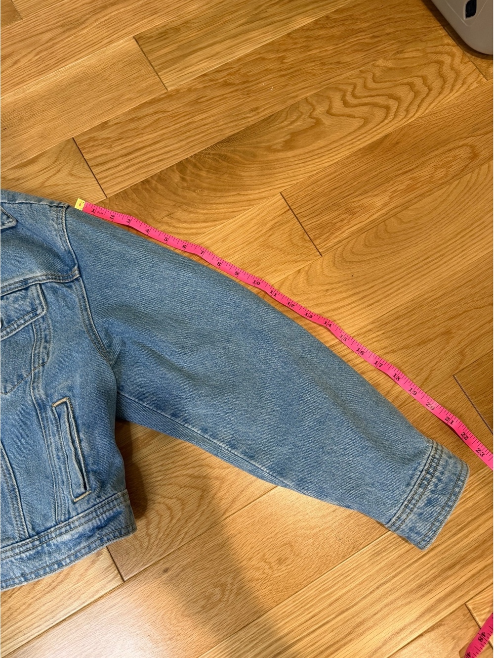 Universal Threads Cropped Jean Jacket - Picture 3 of 5